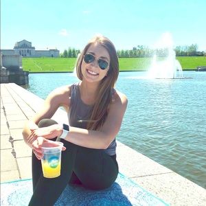 Meet your Posher, Kayla